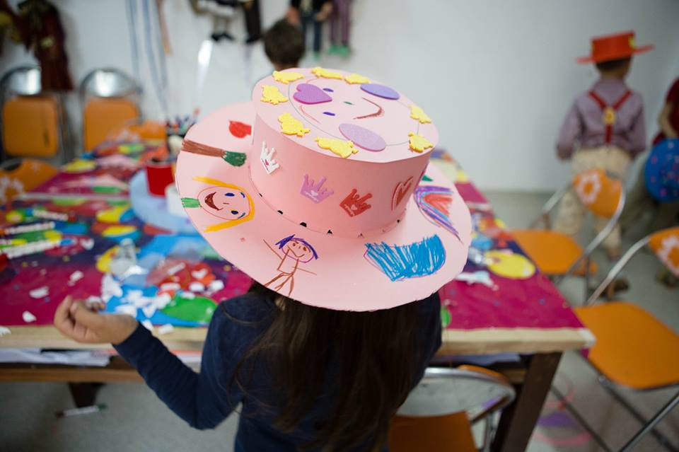 Iepurilă şi Aurilă fac pălării de vară, la Teatrul „Gong”