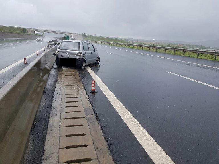 FOTO – Sibiancă rănită într-un accident rutier pe autostradă