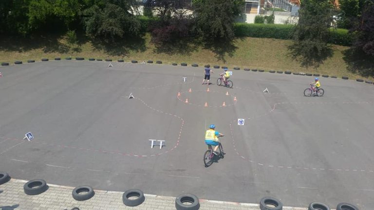 FOTO – Elevii din Mediaș au atestat de competențe practice și teoretice în ciclism