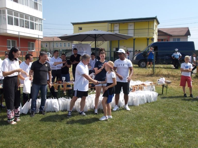 FOTO – Sute de premii pentru participanții la Festivalul Sportului Medieșean “Bucuria Mișcării”
