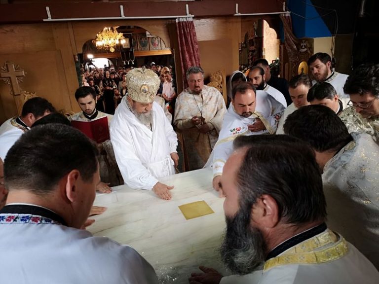 FOTO – A fost resfințită biserica din Brateiu