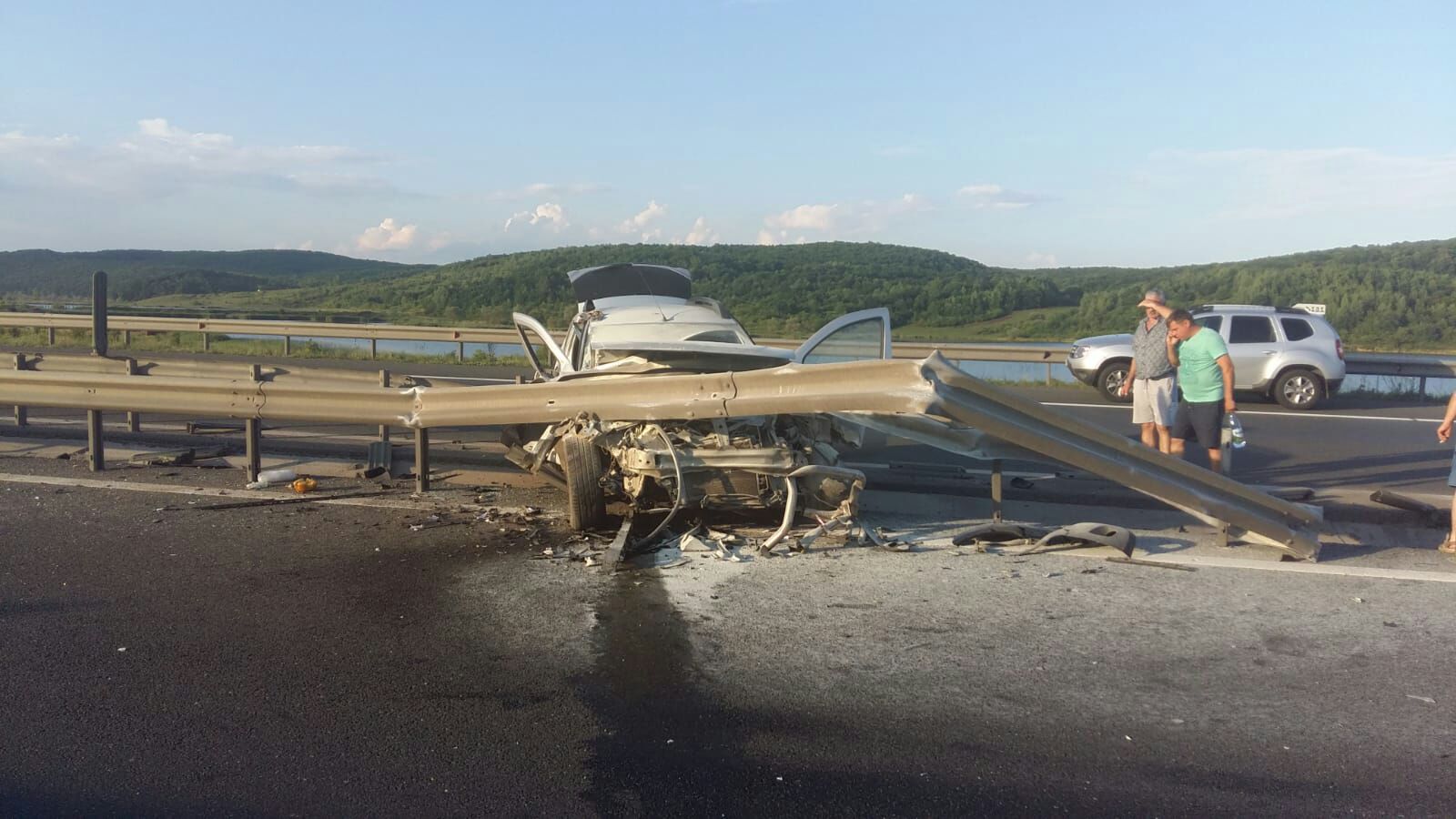 FOTO: Accident pe autostradă urmat de incendiu
