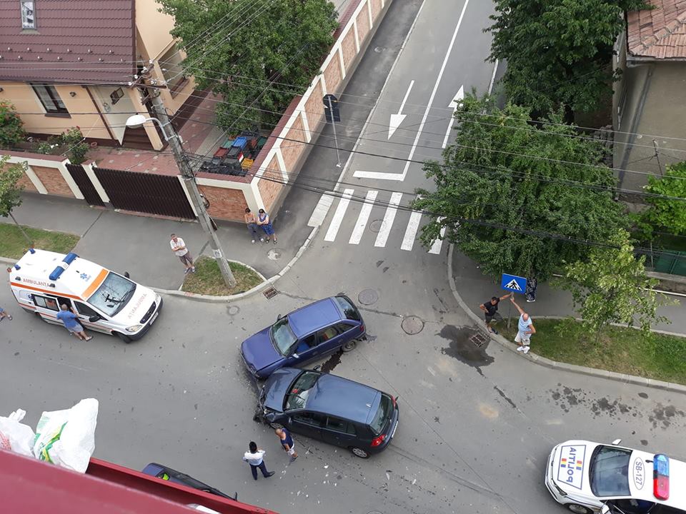 Accident din cauza neacordării de prioritate, unul dintre șoferi era băut