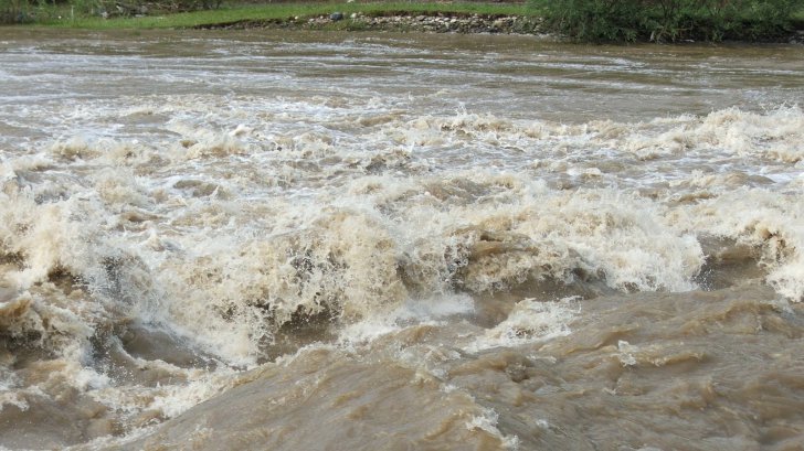 Alerta de inundatii pe Olt si Tarnava Mare