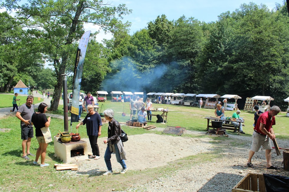 170 de kilograme de mâncare, gătită în Muzeul ASTRA, la Târgul „Frumos. Ceramic. Folositor. Ceramica de Bistriţa”