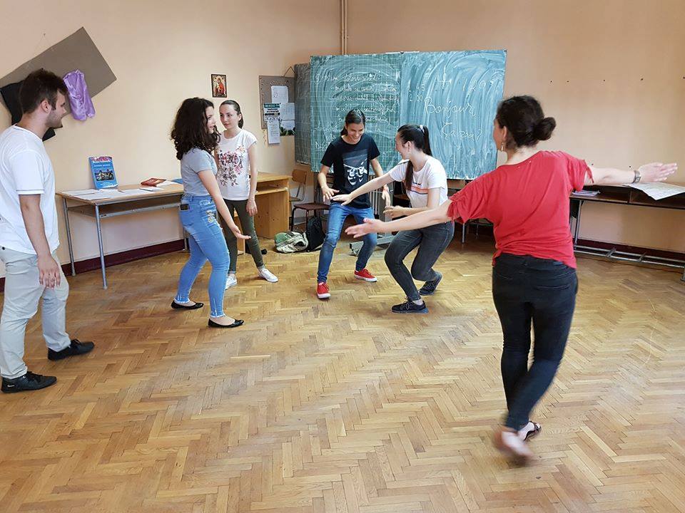 70 de elevi s-au distrat la Universitatea francofonă de vară de la Colegiul „Cibinium”