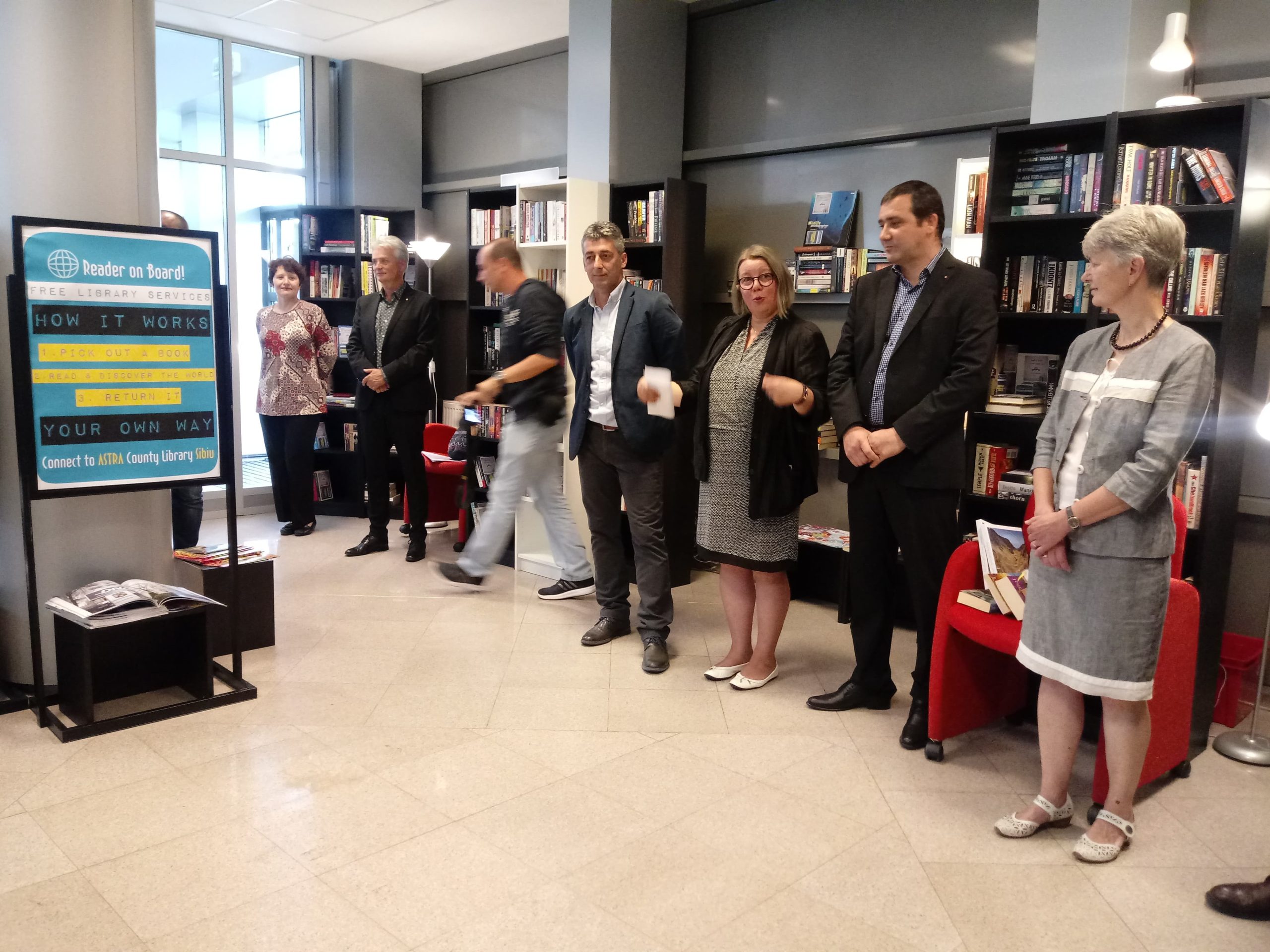 Biblioteca Județeană ASTRA a inaugurat, în premieră în România, un loc de lectură într-un aeroport