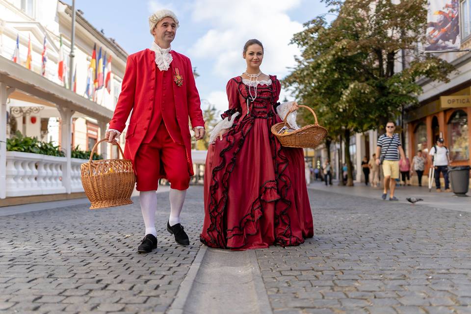 De ziua lui, baronul Brukenthal a ieșit la plimbare pe străzile Sibiului, alături de soția sa