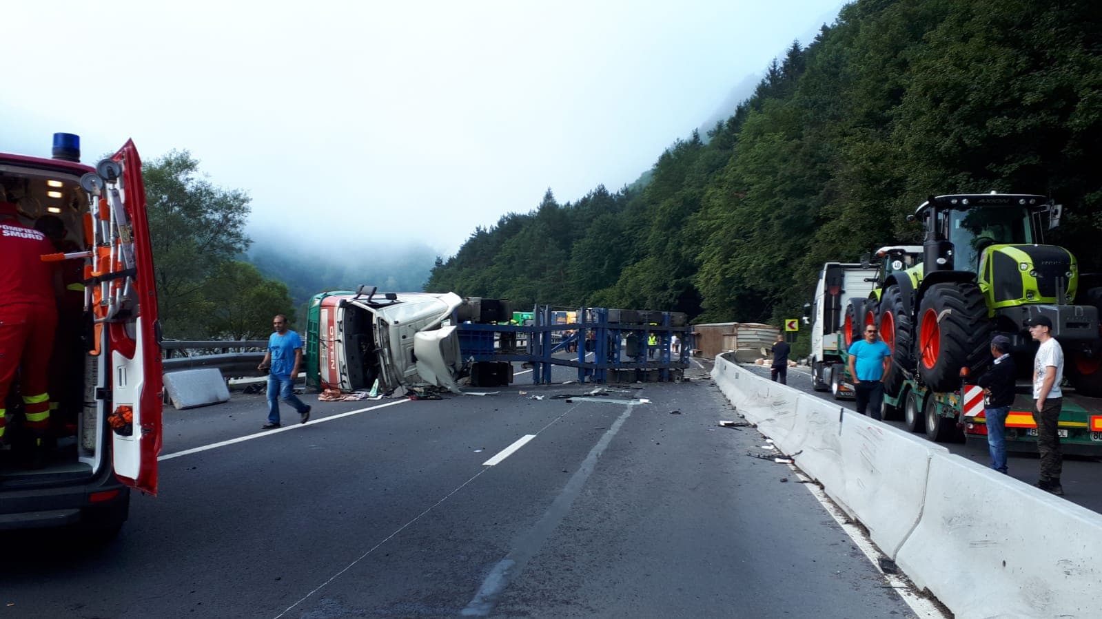 FOTO – Circulație blocată total pe Valea Oltului după un accident rutier