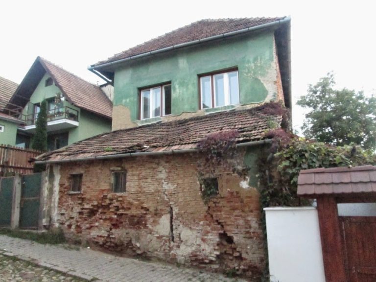 Primăria vrea fonduri nerambursabile pentru reabilitarea Casei Armurierilor