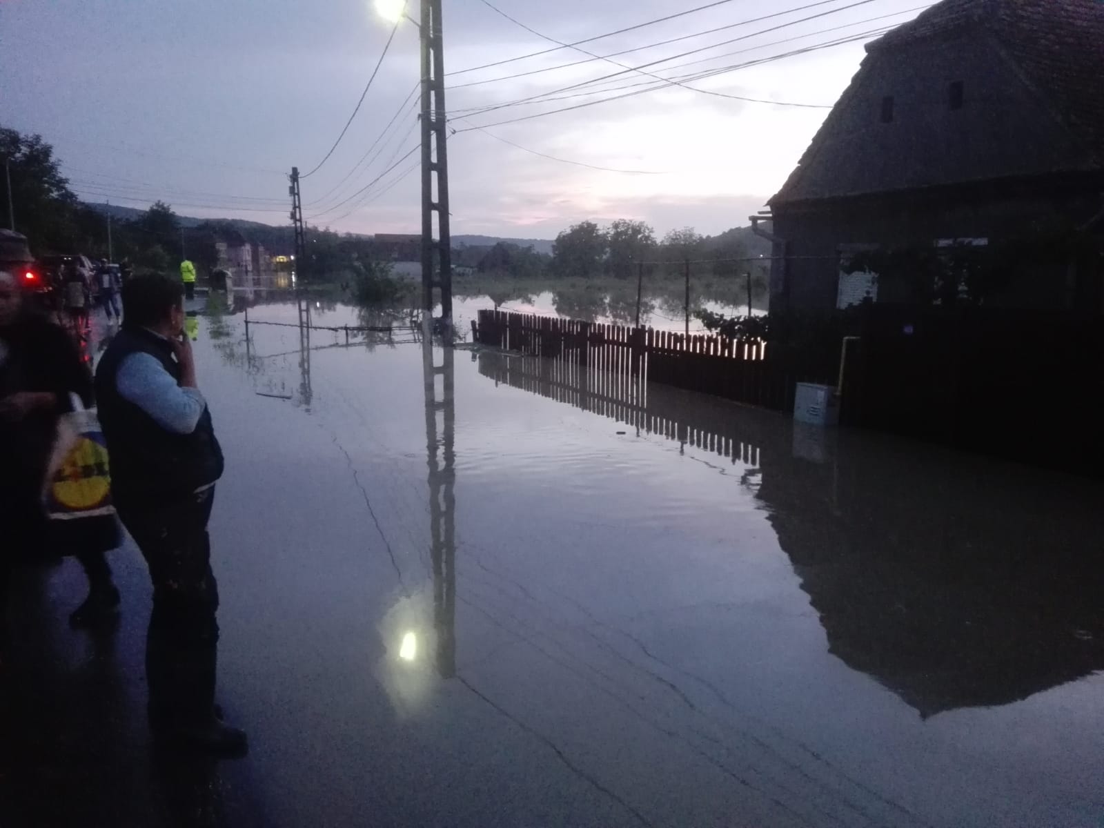 Situatie dramatica in localitatea Boian: 50 de locuinte evacuate