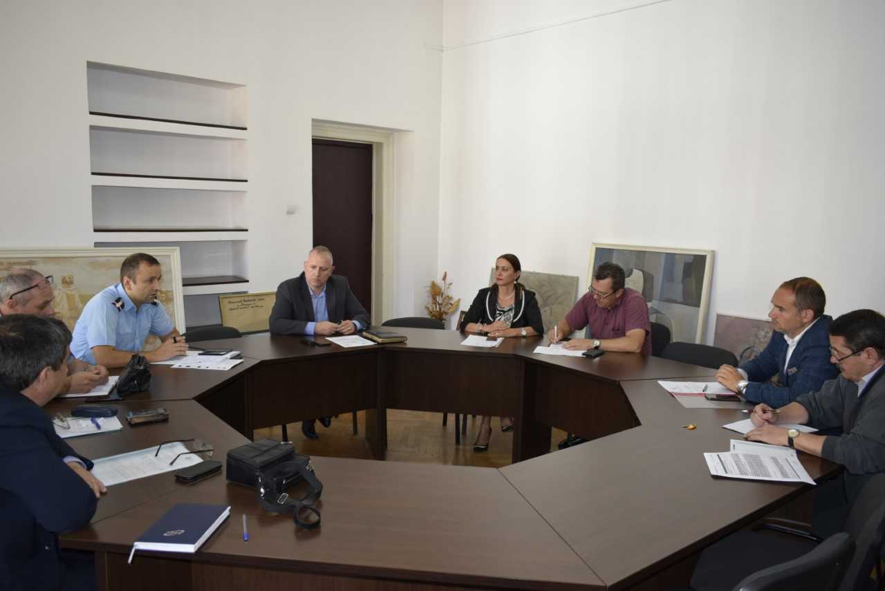 31 de elevi și 4 cadre didactice, victime ale infracțiunilor în școlile din județul Sibiu