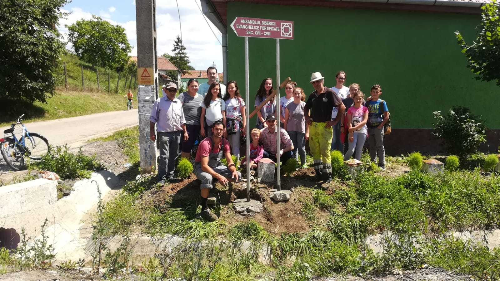FOTO – Panouri de informare pe Turnul Înclinat din Ruși