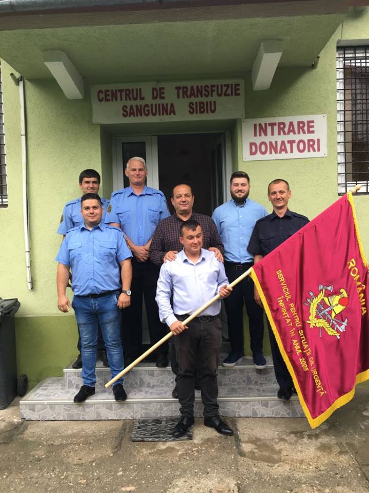 Primarul și pompierii voluntari din Copșa Mică au donat sânge pentru a salva vieți