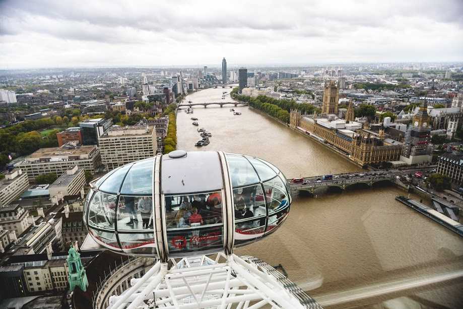 Diana Fufezan și Ali Deac pleacă la Londra cu spectacolul „Behind the wall”