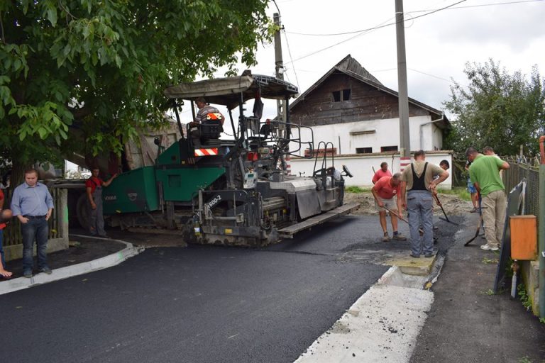Stradă asfaltată la Copșa Mică