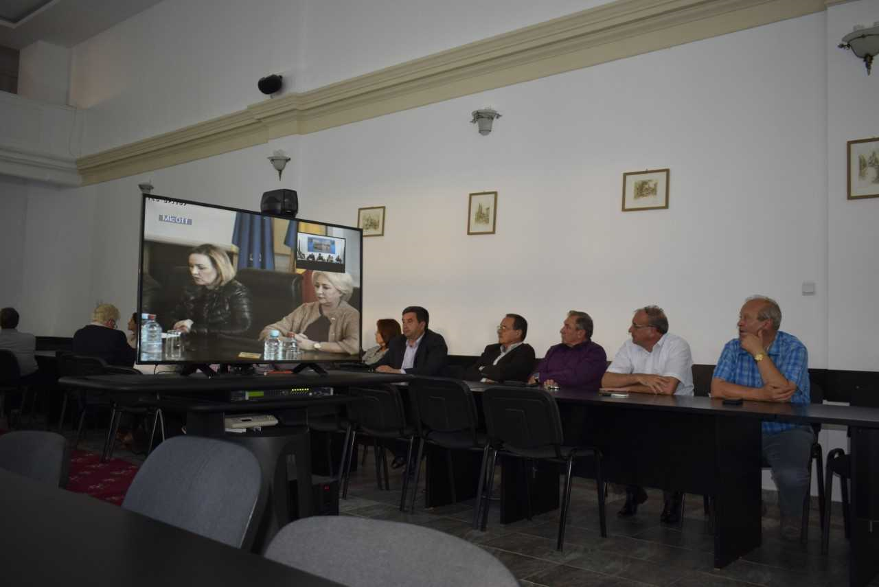 Prefectul de Sibiu, videoconferință cu premierul și ministrul de Interne pe tema inundațiilor