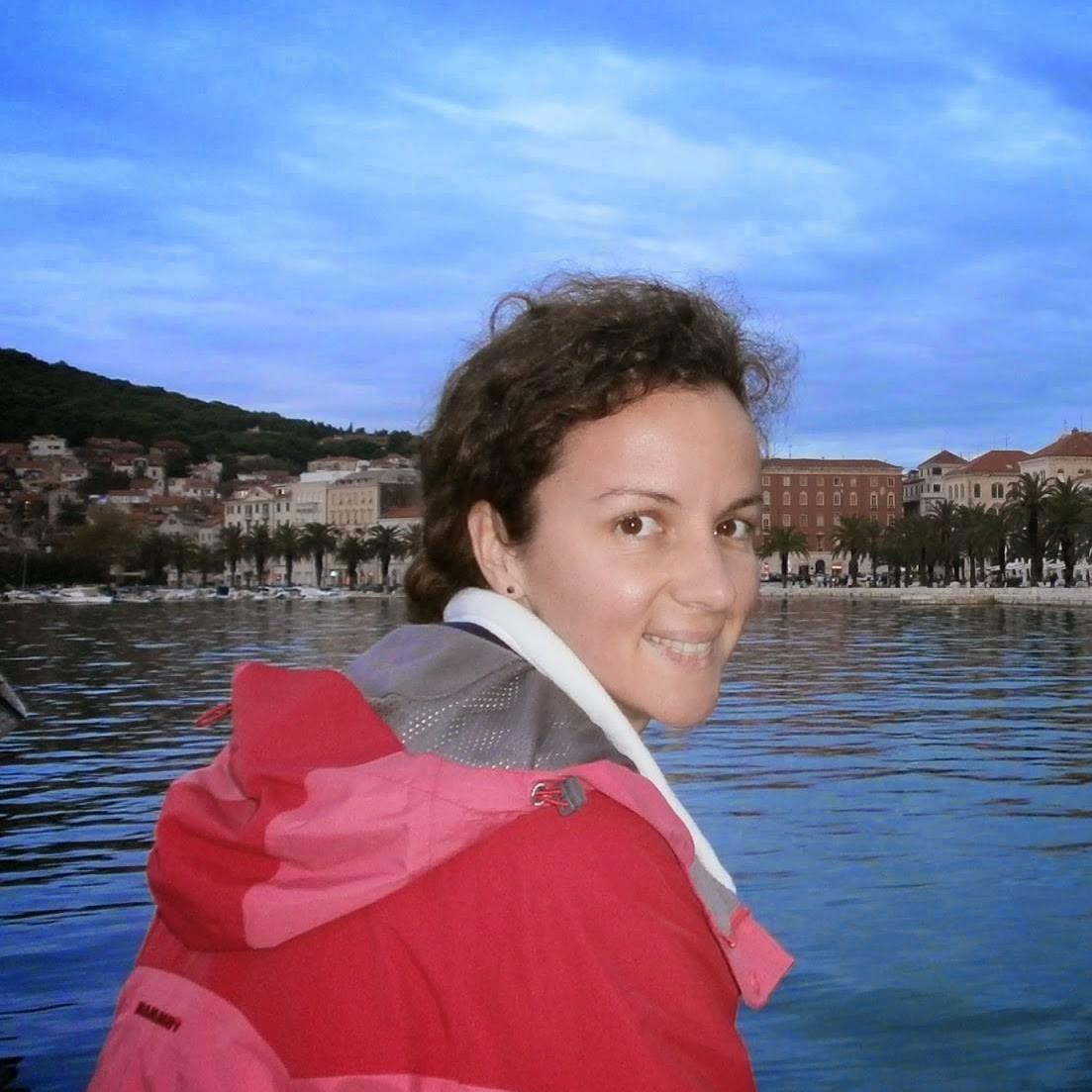 Sportiva Raluca Ciulei parcurge la pas 600 de kilometri, pentru a promova educația copiilor