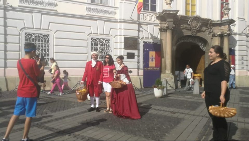 Baronul Samuel von Brukenthal, alături de soția sa Sophia, la pas printre sibieni