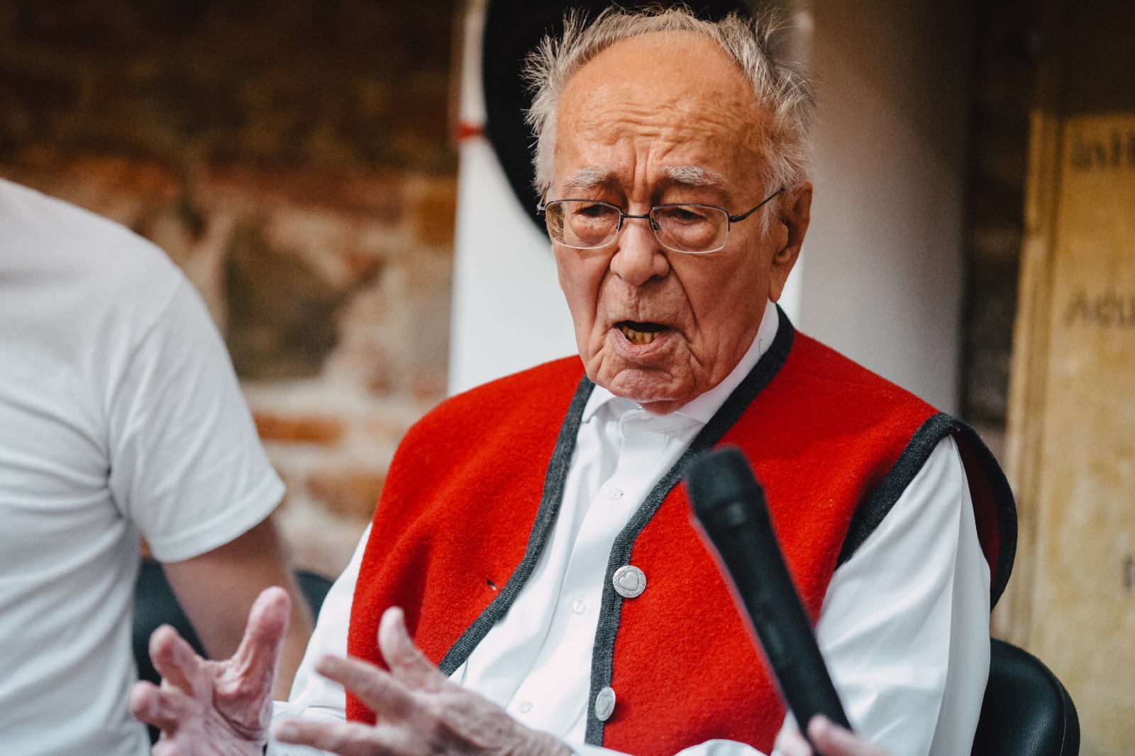 Filosoful Mihai Şora, la Sibiu, despre violenţele din 10 august: „A fost o manifestare a fricii. Cei de la stăpânire nu se simt în apele lor”