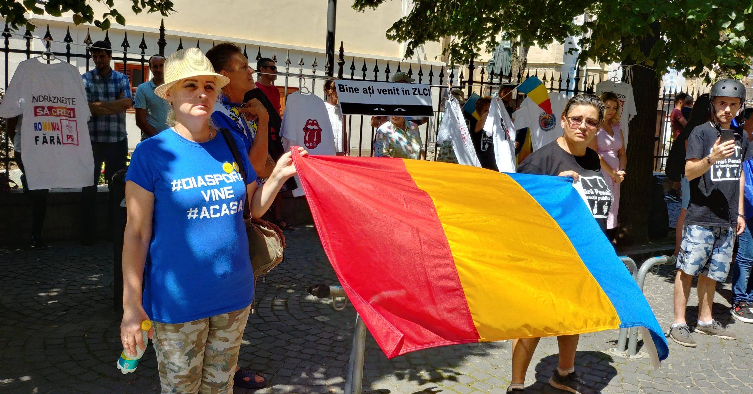 Protestatarii din Diaspora, intampinati cu paine si sare la Sibiu