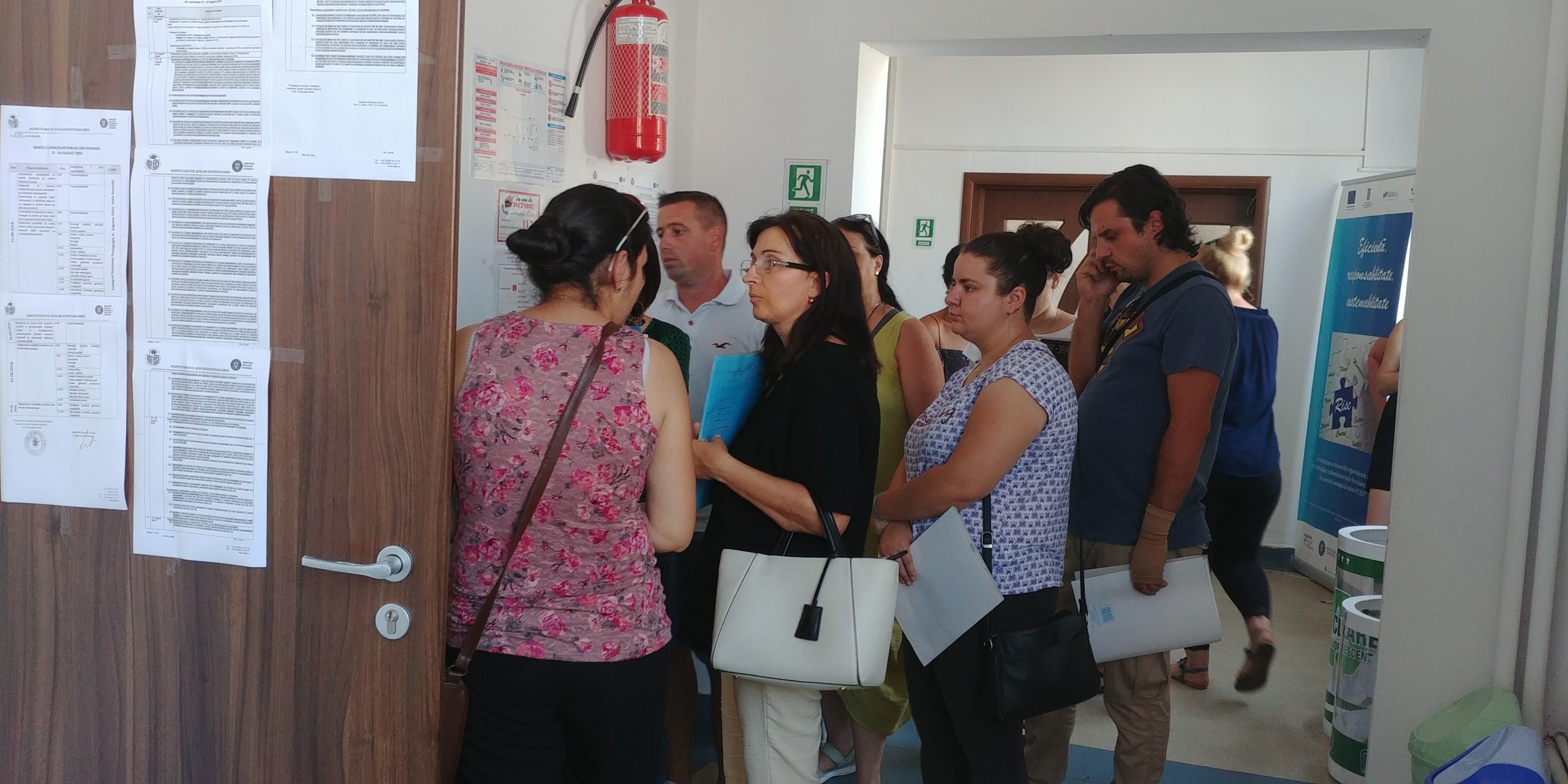 Coada la Inspectoratul Scolar pentru posturile de suplinitori