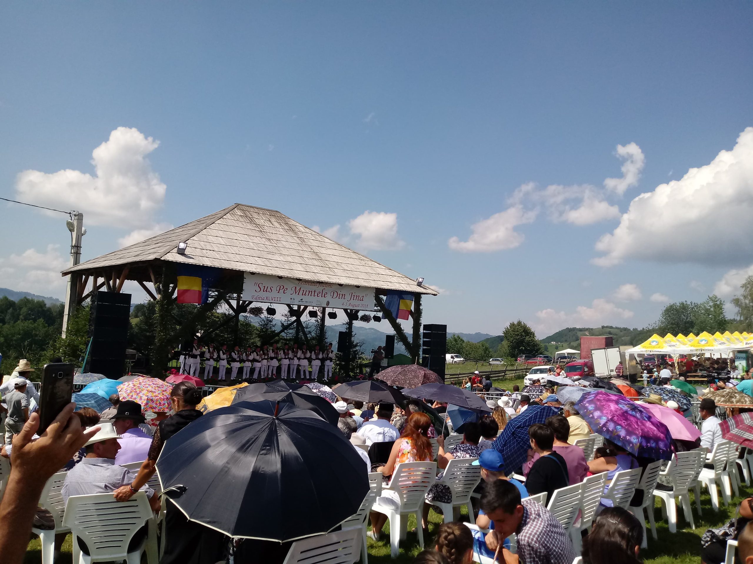 VIDEO. Mii de oameni au urcat, în weekend, „Sus pe muntele din Jina”