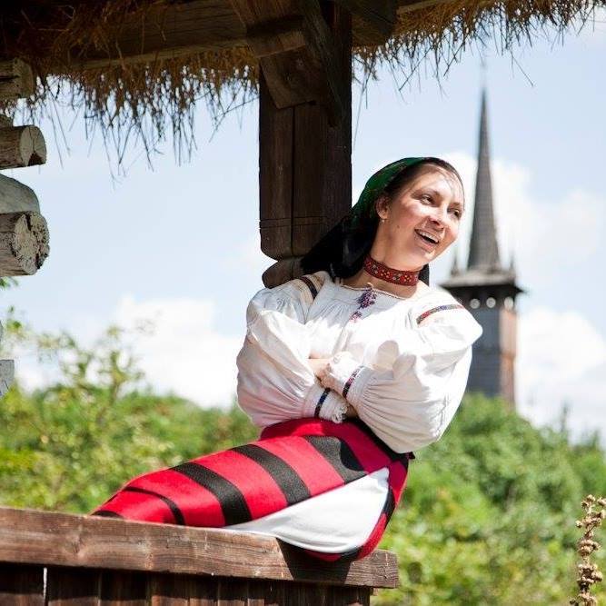 Maria Casandra Hauși susține un concert de muzică tradițională din Maramureș, în Muzeul ASTRA