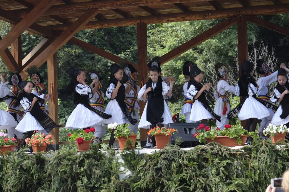 VIDEO. Bulz ciobănesc de 50 de metri, pregătit duminică de rășinăreni