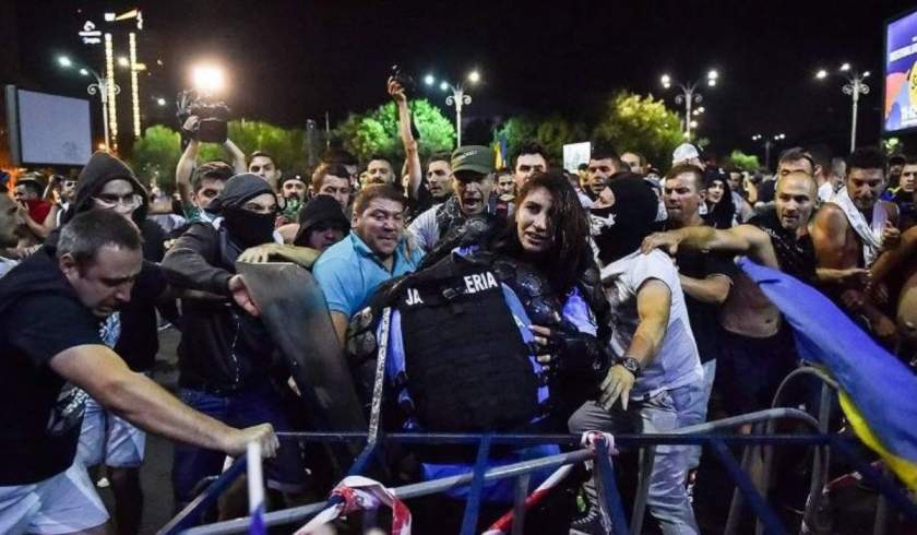 Avocatul protestatarilor arestaţi: Au avut o atitudine de recunoaştere şi regret; au lovit cu pumnii în scutul jandarmului