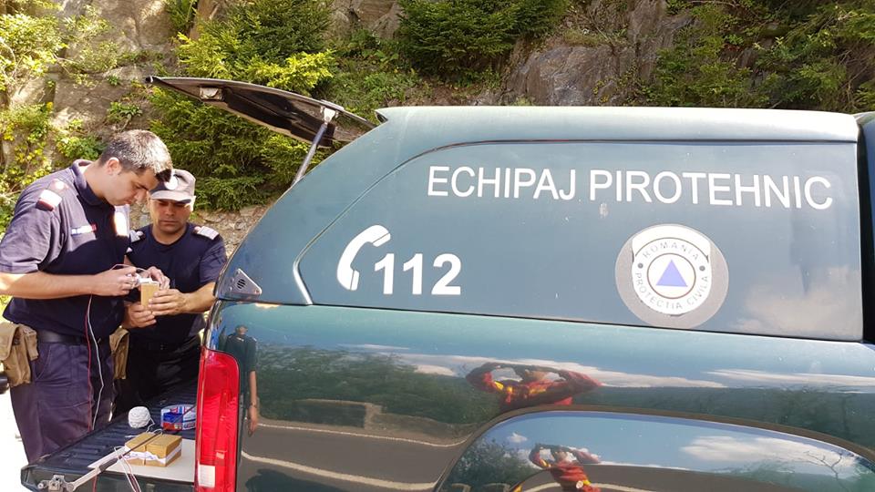 FOTO – Pirotehniștii ISU Sibiu au detonat o stâncă pe Transfăgărășan