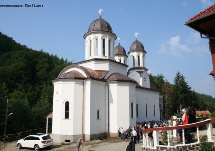 Hram la Mănăstirea Turnu Roșu, duminică