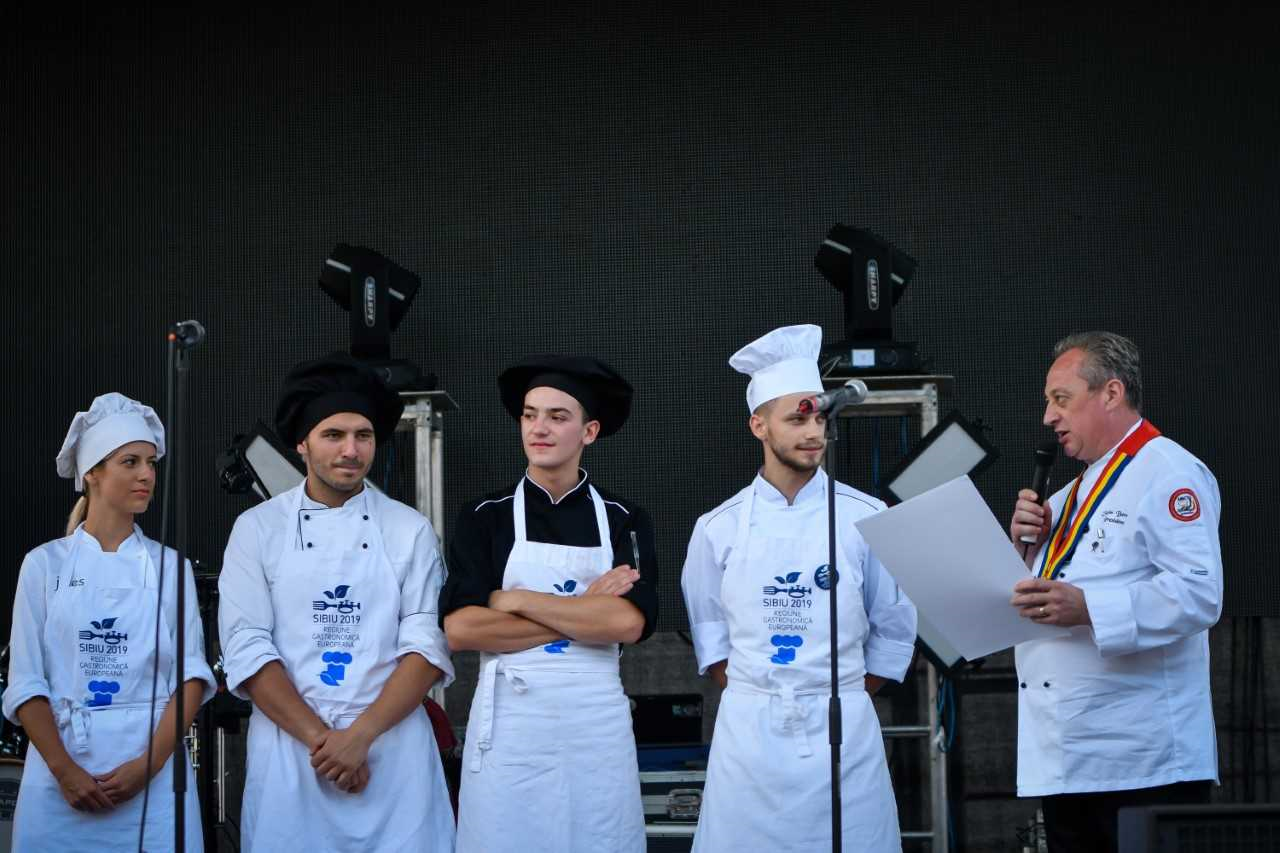 FOTO – Andra Andriuc va reprezenta regiunea Sibiu la European Young Chef Award din Irlanda