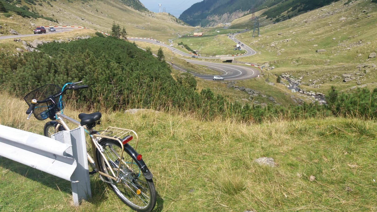 FOTO: Biciclist rănit pe Transfăgărășan