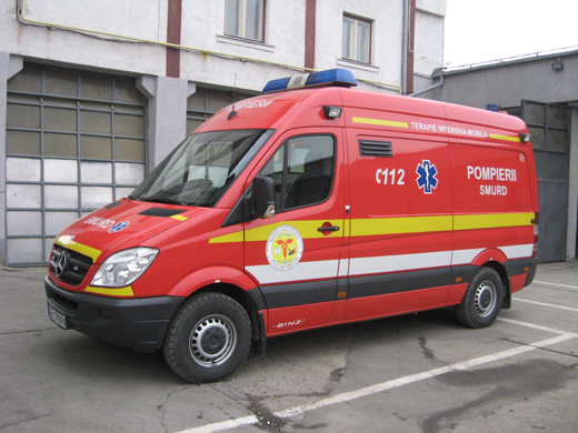 UPDATE. 20 de persoane evacuate dintr-o fabrică, după ce s-a simţit miros de gaz