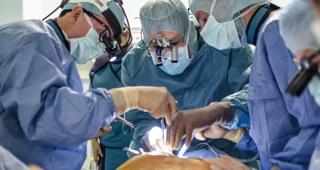 Cei mai de seama chirurgi cardiovasculari din lume vin sa „invete meserie” de la un sibian de Record Mondial
