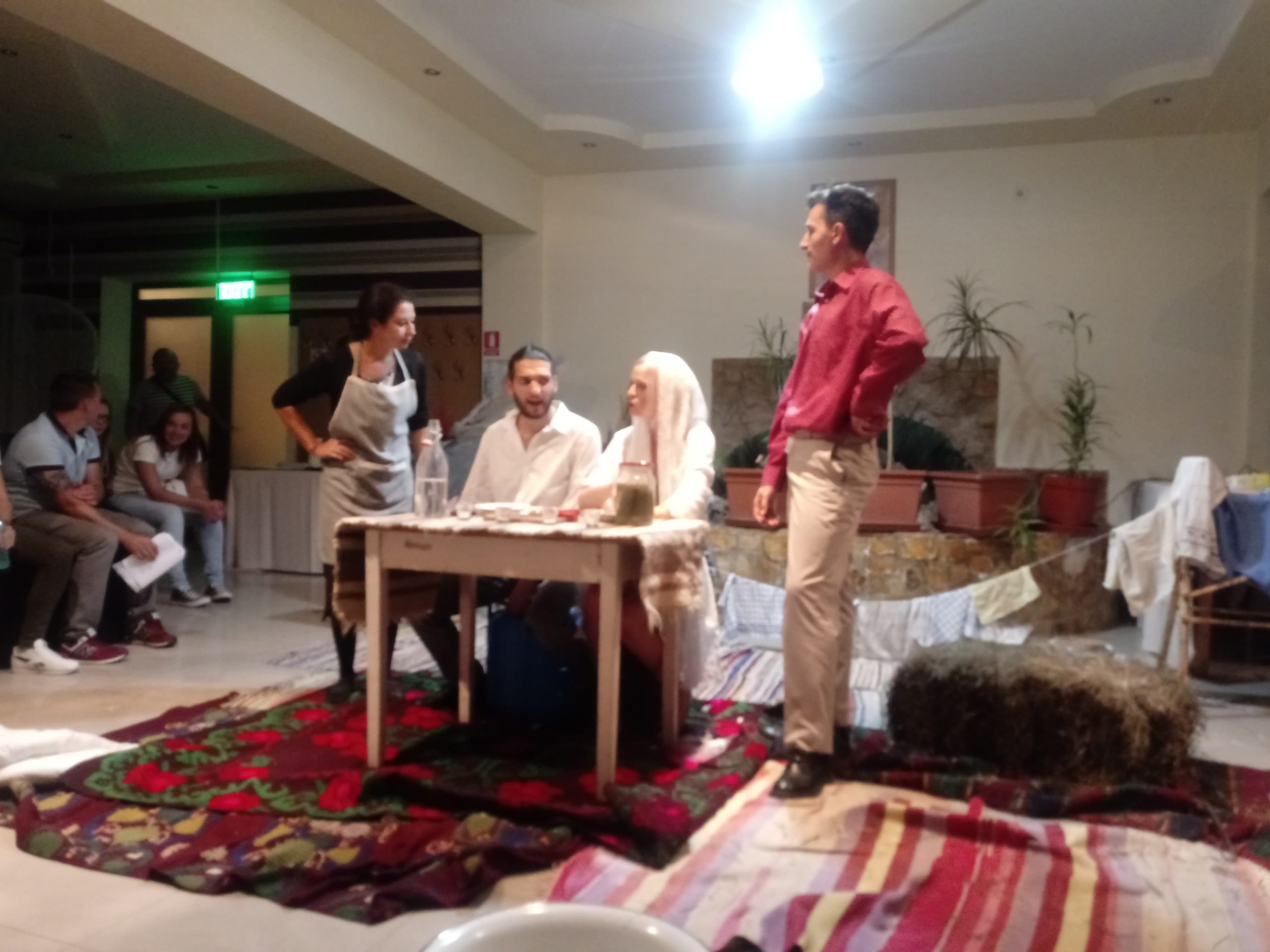 „Deșteapta pământului”, un spectacol menit să aducă zâmbetul pe buze publicului