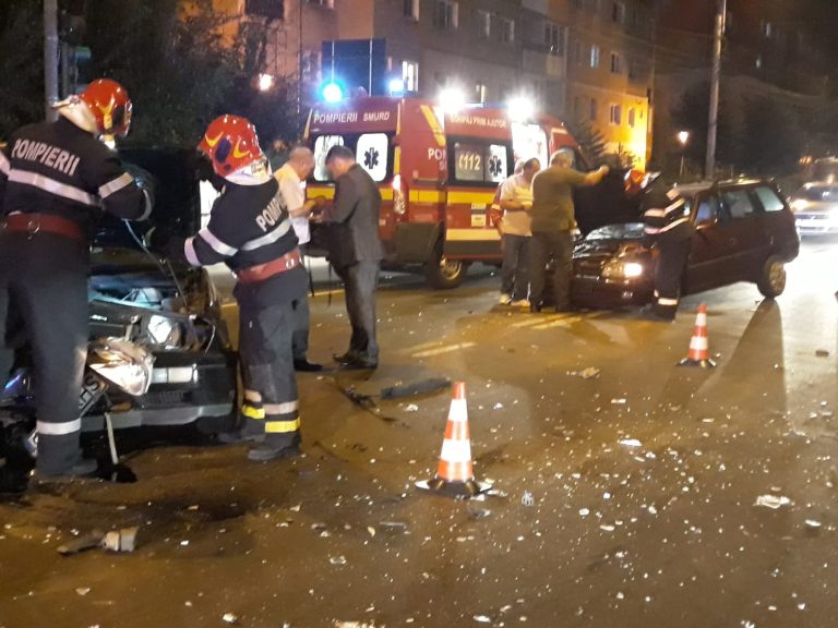FOTO – Două femei rănite într-un accident rutier