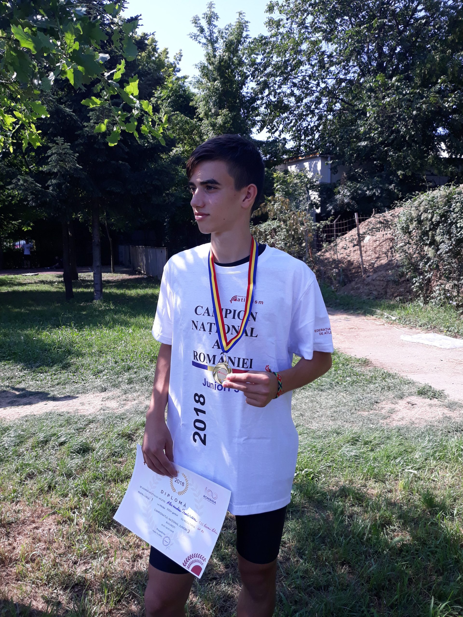 Alex Teodorescu, 10 la română și la atletism