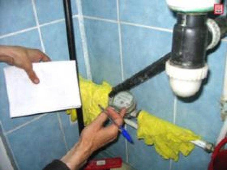 Au reapărut falșii instalatori la Mediaș. Operatorul de apă avertizează locuitorii municipiului