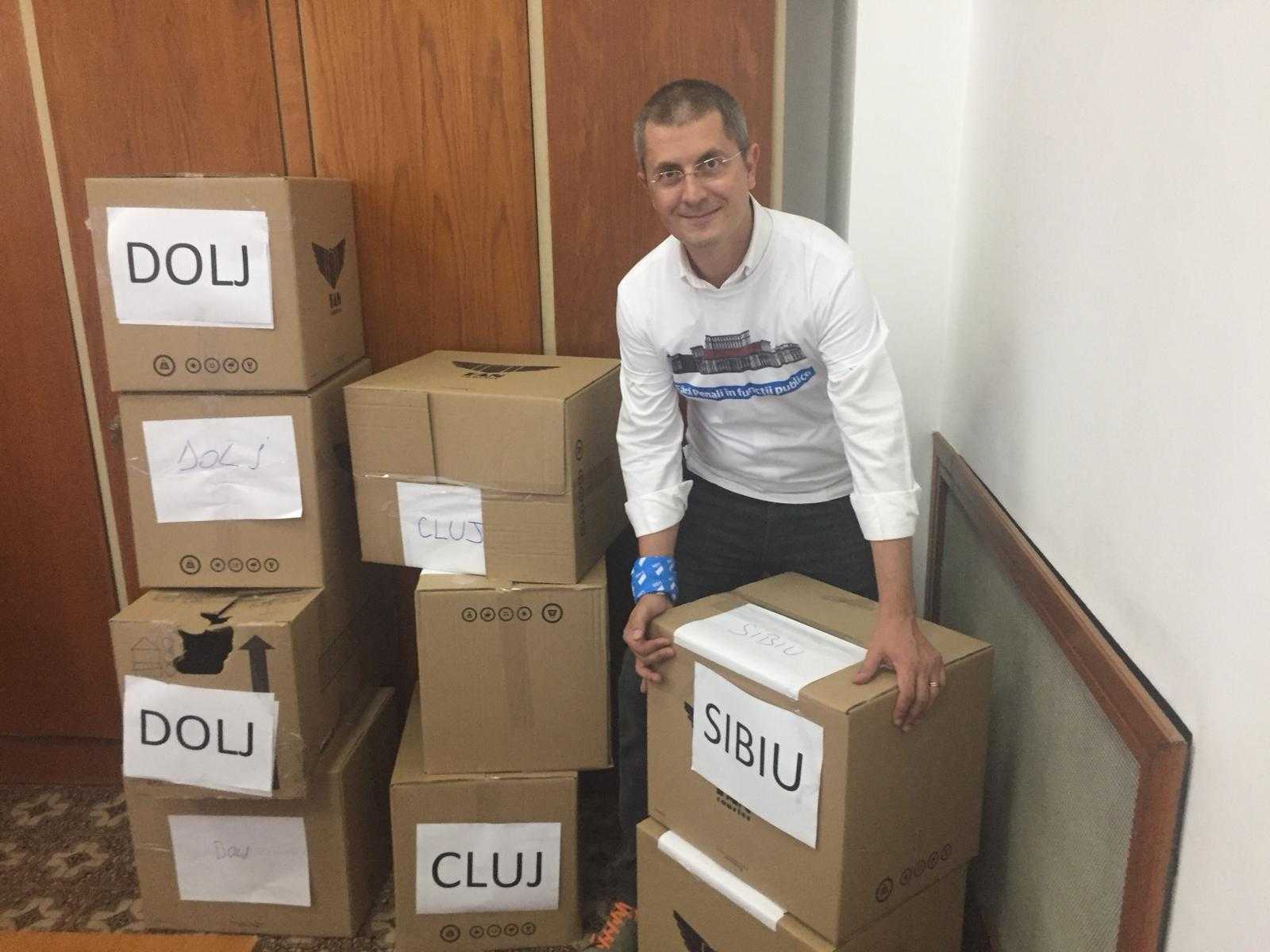 Semnăturile #FărăPenali din Sibiu au ajuns la Parlament. 96,3% au fost validate