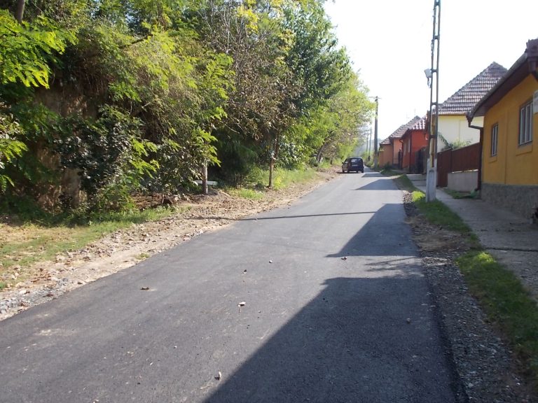FOTO – Două străzi au fost asfaltate la Axente Sever