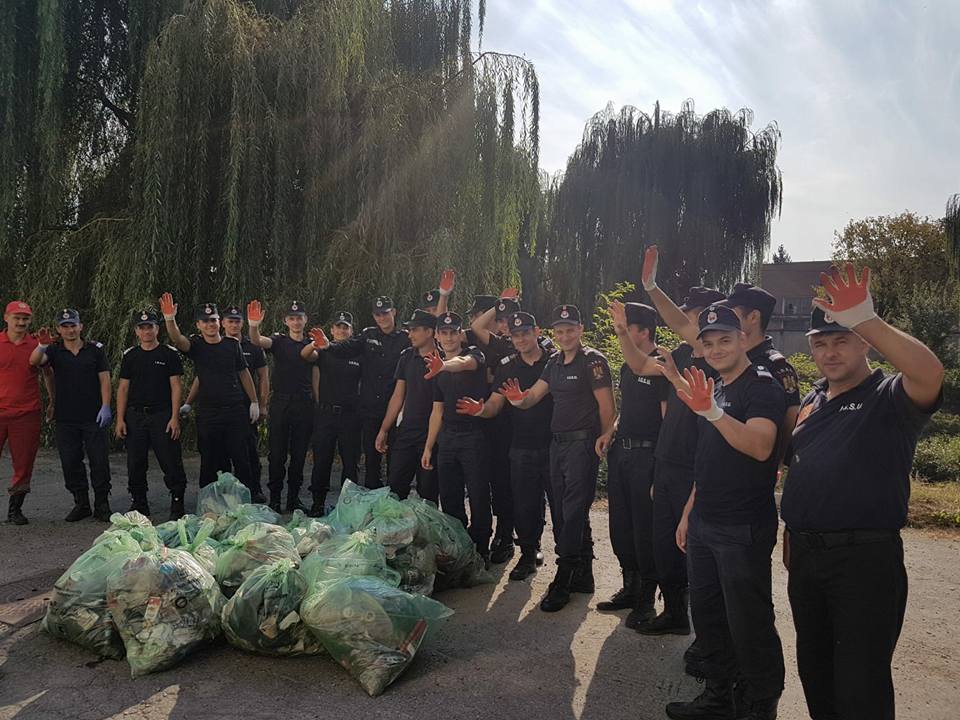 FOTO – 140 de angajați ai ISU Sibiu, la campania „Let’s Do It, Romania!”
