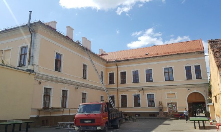58.000 de lei pentru lucrări la două școli din oraș