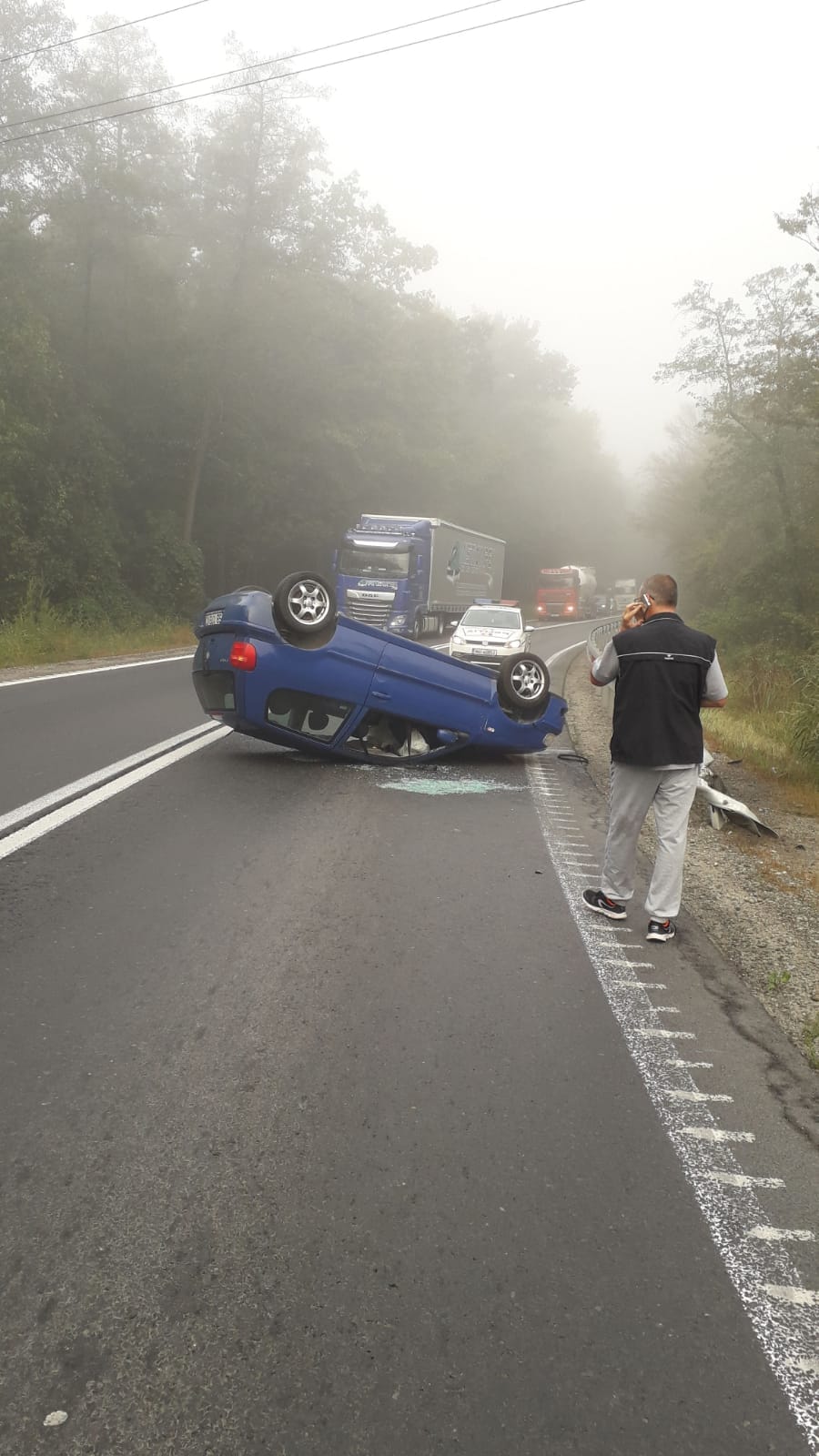Accident pe DN1, la Bradu. Un șofer s-a răsturnat cu mașina