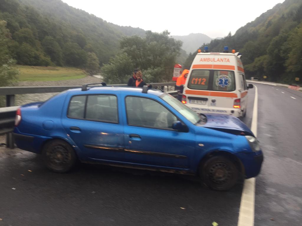 FOTO: Accident pe Valea Oltului, un bărbat a fost rănit