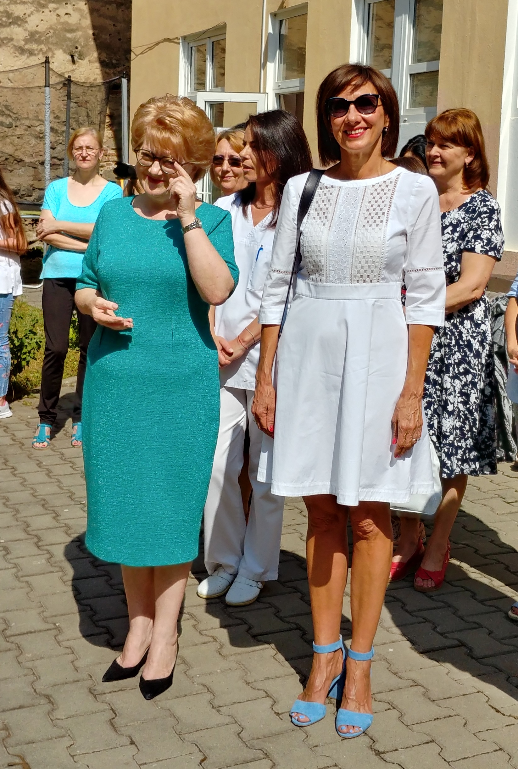 Carmen Iohannis, bucuroasa sa revina in fata elevilor