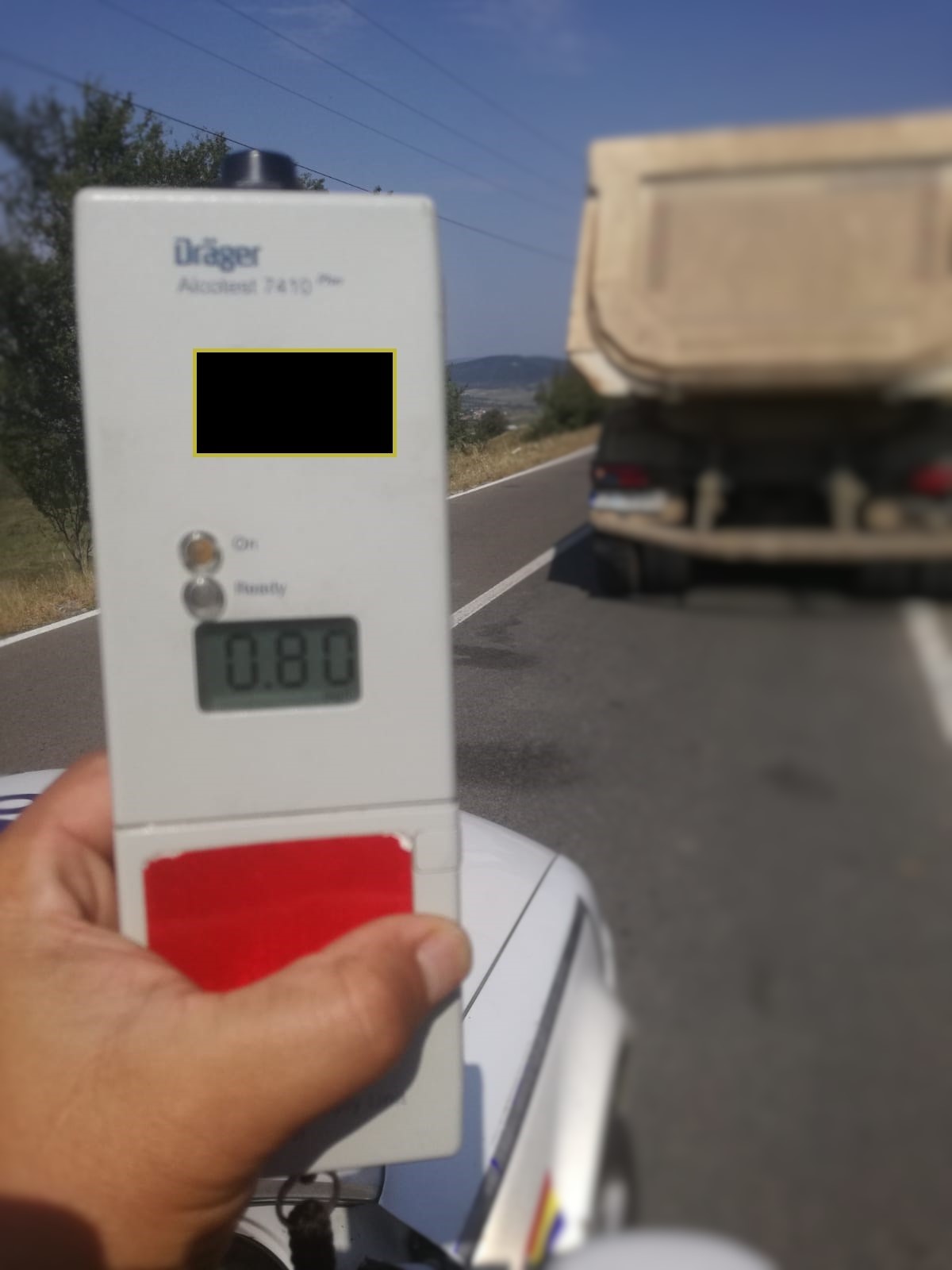 Șoferul unei autoutilitare prins băut în trafic