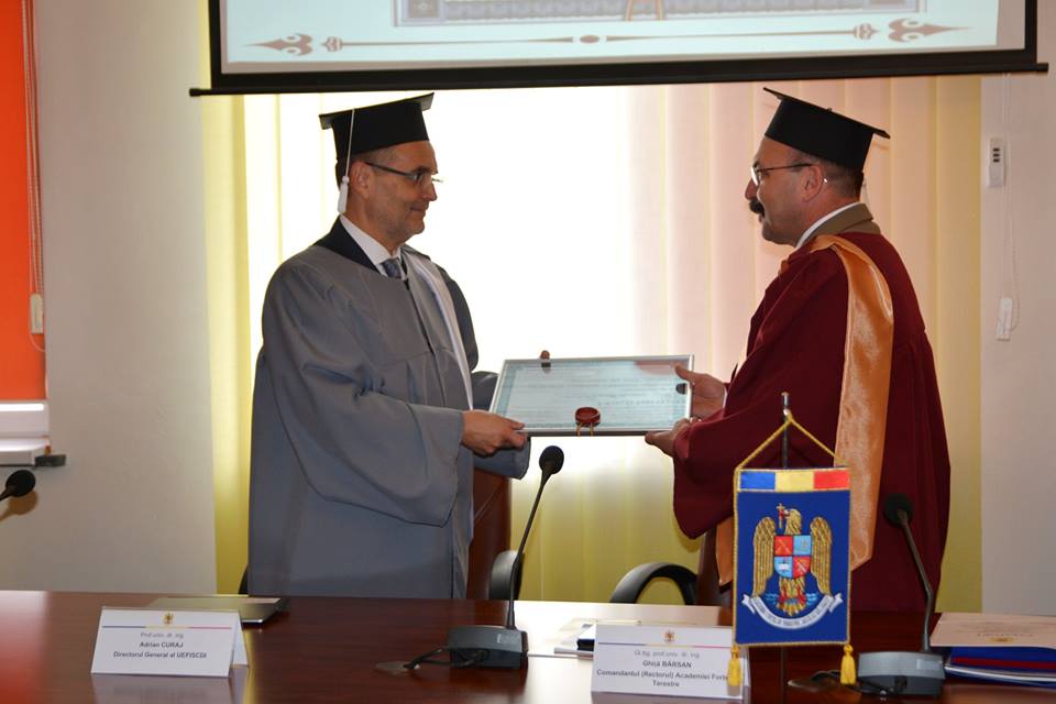 Adrian Curaj, distins cu titlul de Doctor Honoris Causa al Academiei Forţelor Terestre „Nicolae Bălcescu”