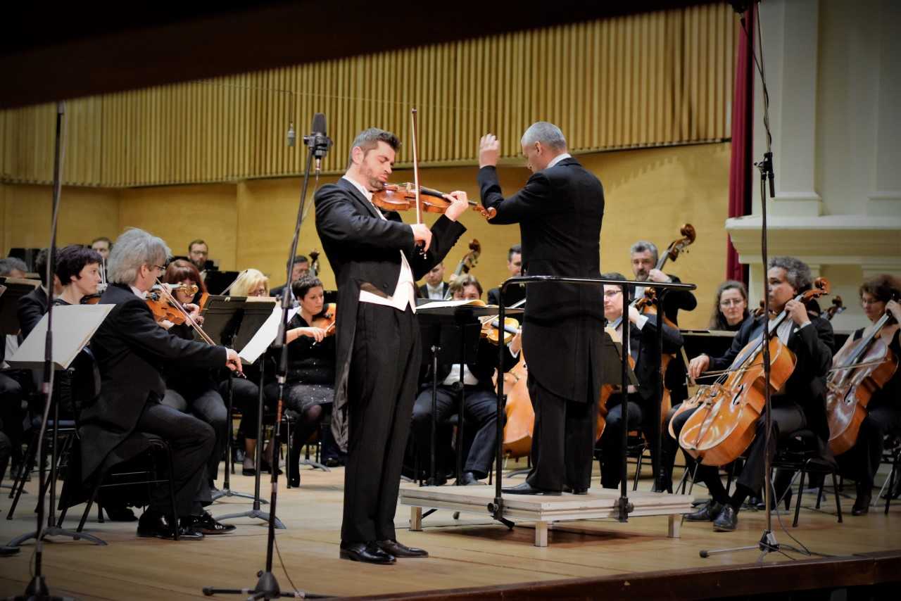 Violonistul Remus Azoiței deschide noua stagiune muzicală a Filarmonicii de Stat Sibiu